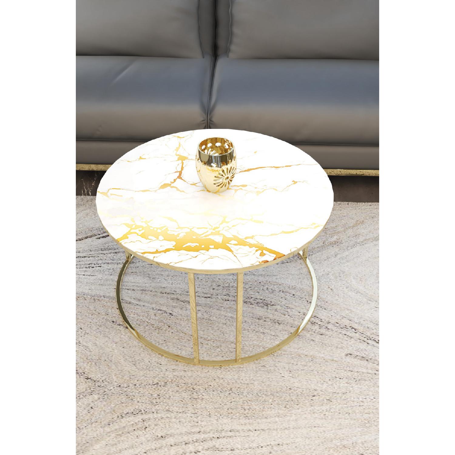 Золотой журнальный столик (небьющееся стекло с мраморным узором)