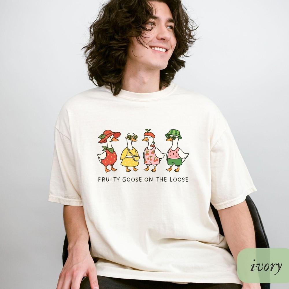 Fruity Goose On The Loose LGBTQ+ Pride Month Shirt Funny Gay Rights T-Shirt Unisex T-Shirt XL
Fruity Goose On The Loose LGBTQ+ Pride Month Shirt Funny Gay Rights T-Shirt Unisex T-Shirt XL