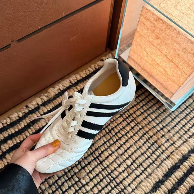 Popular platform white shoes spring new lace-up casual moral training shoes design sense sports Forrest Gump shoes 40
Popular platform white shoes spring new lace-up casual moral training shoes design sense sports Forrest Gump shoes 40