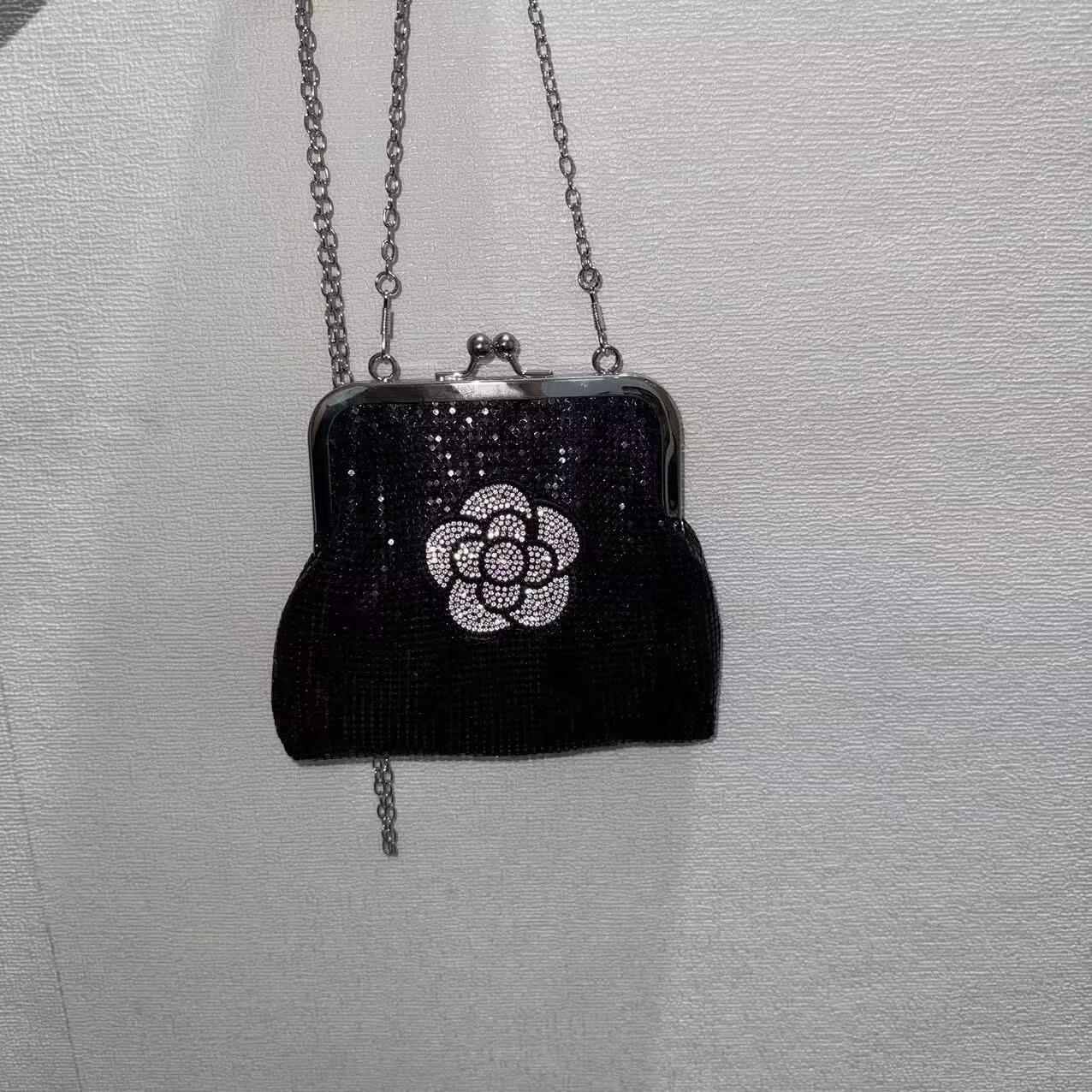 The new chain on the bag, the new trendy girl bag, messenger bag ins bag, messenger bag, small square bag. сірий колір
The new chain on the bag, the new trendy girl bag, messenger bag ins bag, messenger bag, small square bag. сірий колір