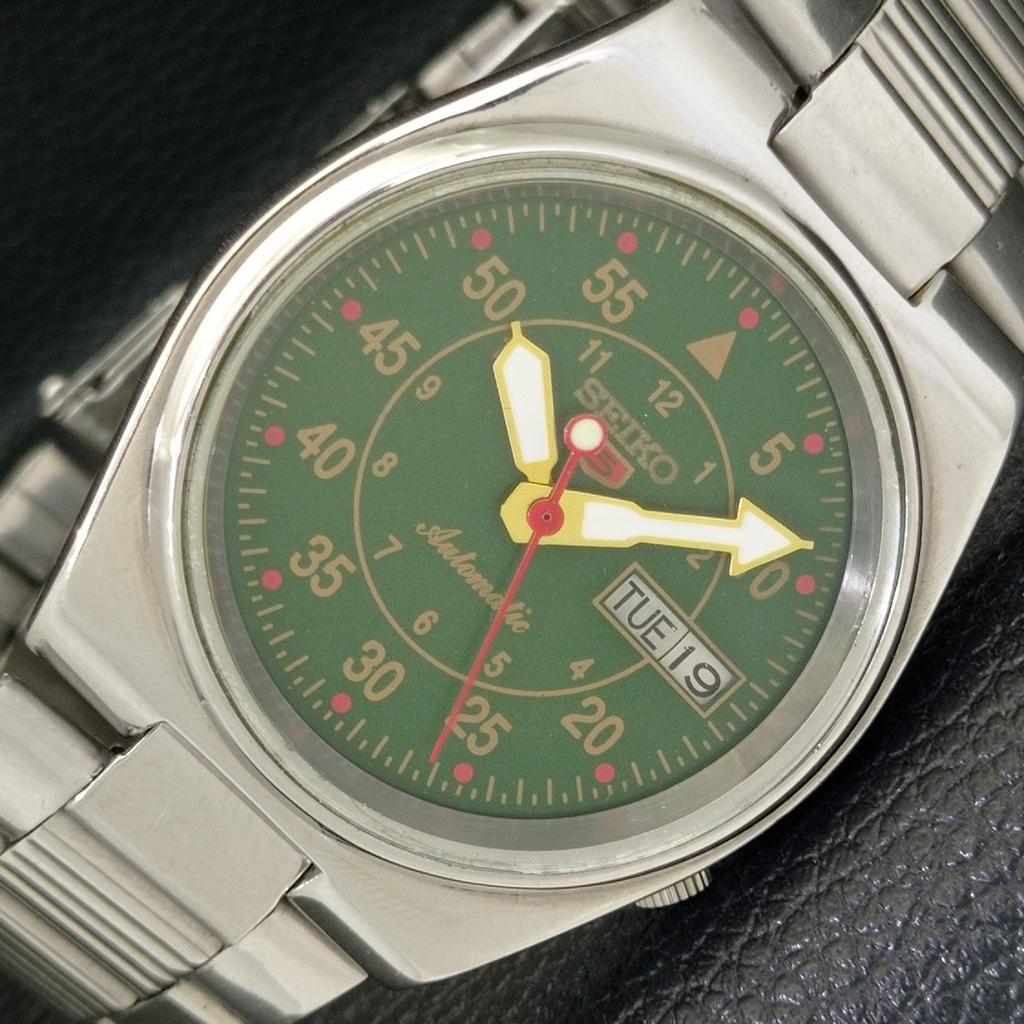 USED GENUINE VINTAGE SEIKO 5 AUTOMATIC JAPAN MENS GREEN DIAL WATCH a434627-2 R121-a434627
USED GENUINE VINTAGE SEIKO 5 AUTOMATIC JAPAN MENS GREEN DIAL WATCH a434627-2 R121-a434627