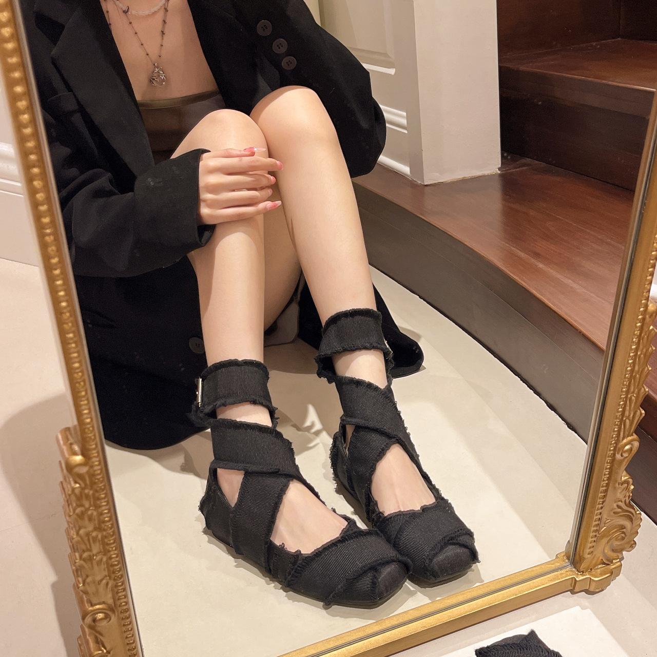 Vintage square head ballet shoes women s 2024 summer French fringed cross strap shallow mouth flat bottom Mary Jane single shoes 35 чёрный
Vintage square head ballet shoes women s 2024 summer French fringed cross strap shallow mouth flat bottom Mary Jane single shoes 35 чёрный