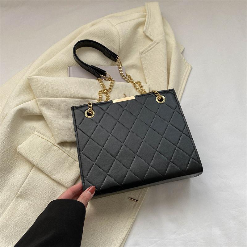 Trendy Street Style Pu Leather Tote Bag For Women Summer 2023 Large Capacity Shoulder Bag
Trendy Street Style Pu Leather Tote Bag For Women Summer 2023 Large Capacity Shoulder Bag