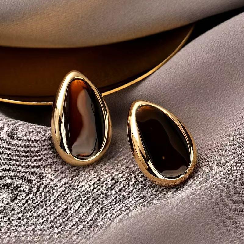 New Korean-Style Exaggerated Irregular Oval Metal Earrings кавовий/прозорий
New Korean-Style Exaggerated Irregular Oval Metal Earrings кавовий/прозорий