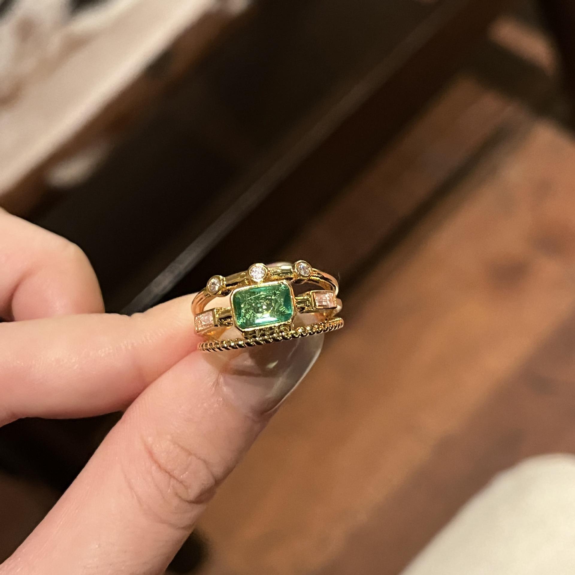 Кольцо во французском придворном стиле с легкой инкрустацией зеленым цирконом, дизайн в стиле легкой роскоши высокого класса, открытое кольцо на указательный палец для женщин Opening adjustable
Кольцо во французском придворном стиле с легкой инкрустацией зеленым цирконом, дизайн в стиле легкой роскоши высокого класса, открытое кольцо на указательный палец для женщин Opening adjustable