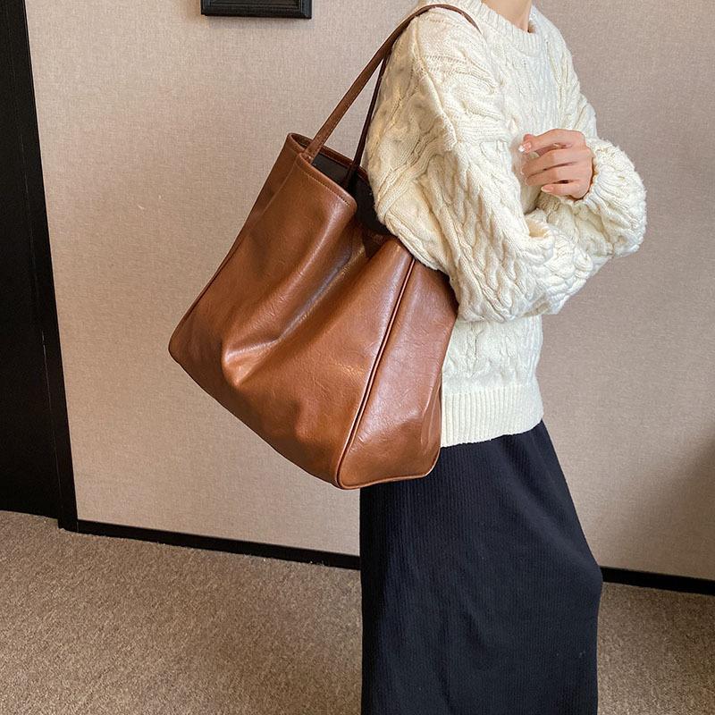Large capacity niche design casual versatile simple fashion pu texture shoulder handbag tote bag
Large capacity niche design casual versatile simple fashion pu texture shoulder handbag tote bag
