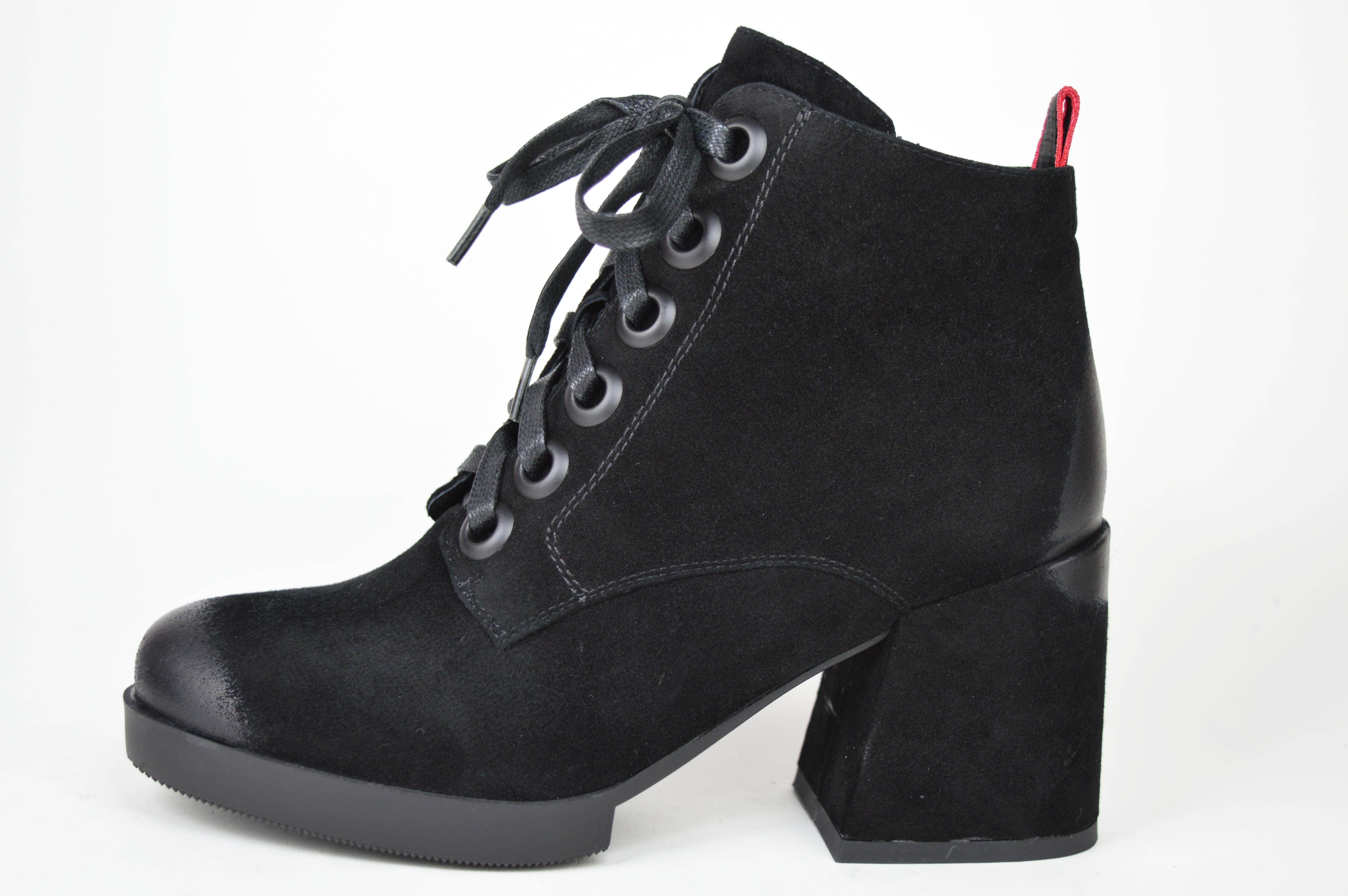 Черевики на підборах Geronea 5077733 35 Чорні замша 37 чорний
Черевики на підборах Geronea 5077733 35 Чорні замша 37 чорний