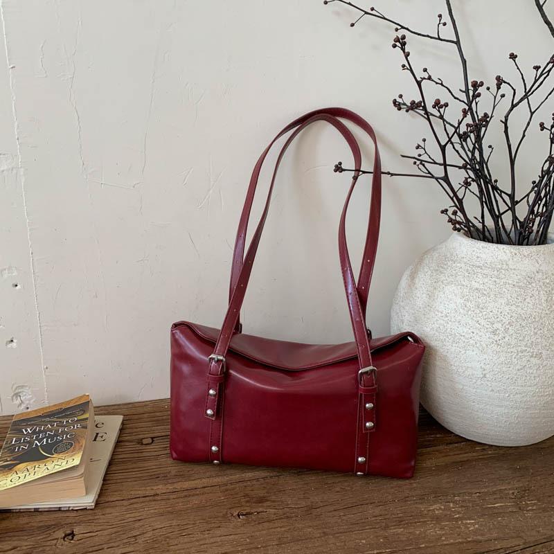 Large-capacity handbag bag women s 2025 autumn and winter new retro simple shoulder messenger bag casual commuter tote bag червоний
Large-capacity handbag bag women s 2025 autumn and winter new retro simple shoulder messenger bag casual commuter tote bag червоний