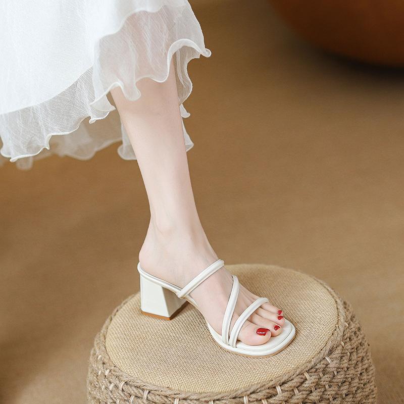 Cool slippers thick heel sandals women wear simple word fashion high heel go out cool slippers 40 абрикосовый
Cool slippers thick heel sandals women wear simple word fashion high heel go out cool slippers 40 абрикосовый