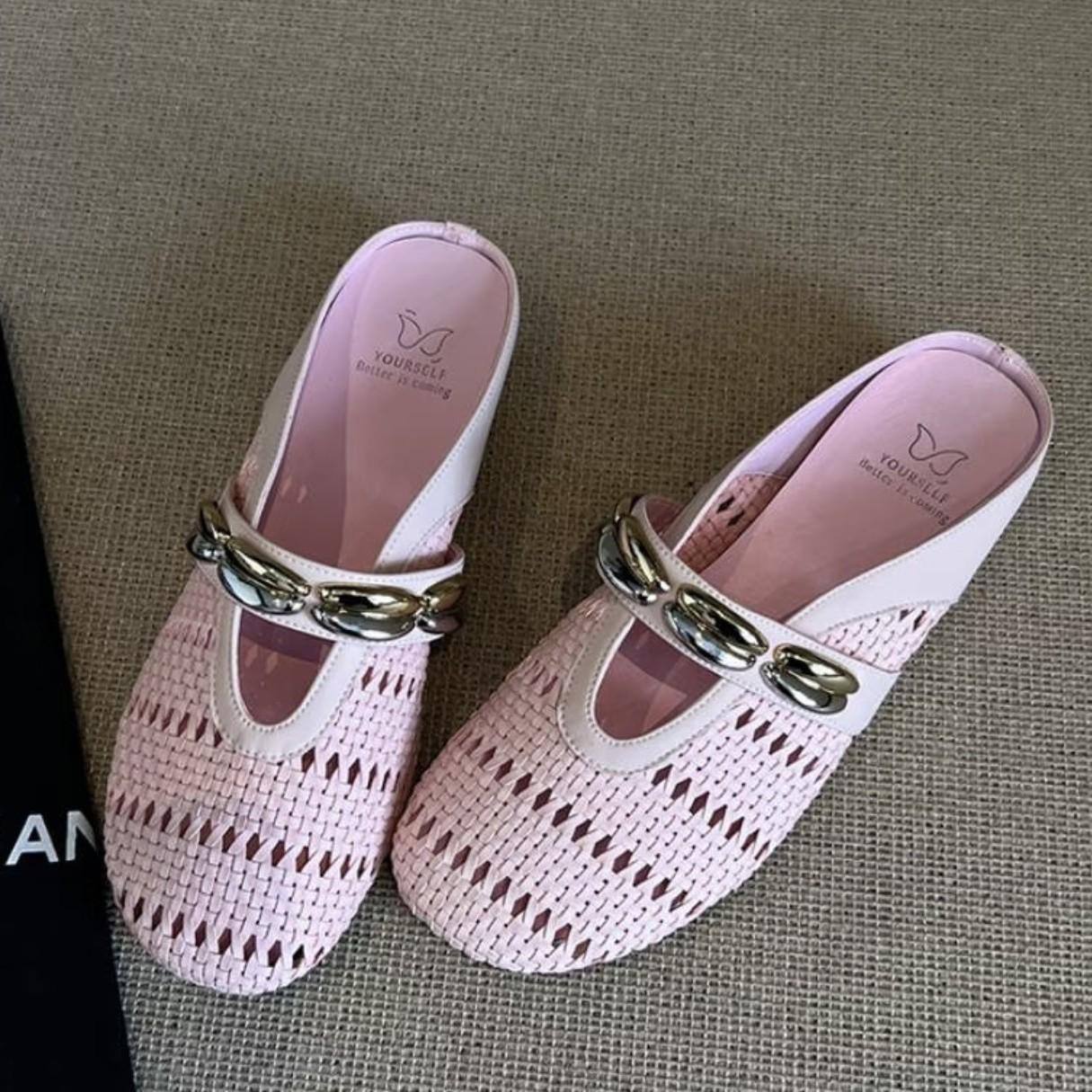 Sheepskin version~ metal one-word strap shoes women s retro woven hollow inner height increase half-drag bag head shoes summer 35 белый
Sheepskin version~ metal one-word strap shoes women s retro woven hollow inner height increase half-drag bag head shoes summer 35 белый