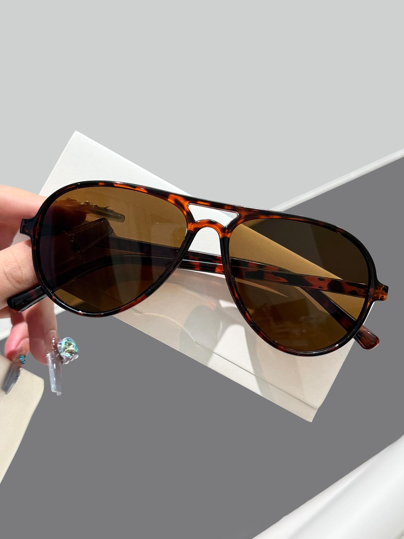 1Pc Retro Fashion Leopard Print Aviator Sunglasses Fashion Photography Accessories Beach Party Outdoor Activities
1Pc Retro Fashion Leopard Print Aviator Sunglasses Fashion Photography Accessories Beach Party Outdoor Activities