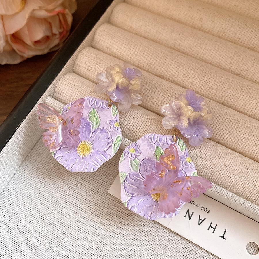 Silver needle resin flower butterfly pendant earrings simple fashion stud earrings light luxury high sense earrings design sense niche
Silver needle resin flower butterfly pendant earrings simple fashion stud earrings light luxury high sense earrings design sense niche
