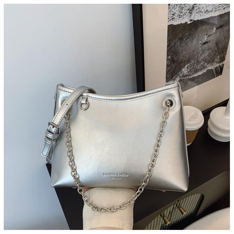 Популярные маленькие сумки женская летняя универсальная новая простая цепочка на плечо сумка-мессенджер сумка-ведро серебряный
Популярные маленькие сумки женская летняя универсальная новая простая цепочка на плечо сумка-мессенджер сумка-ведро серебряный