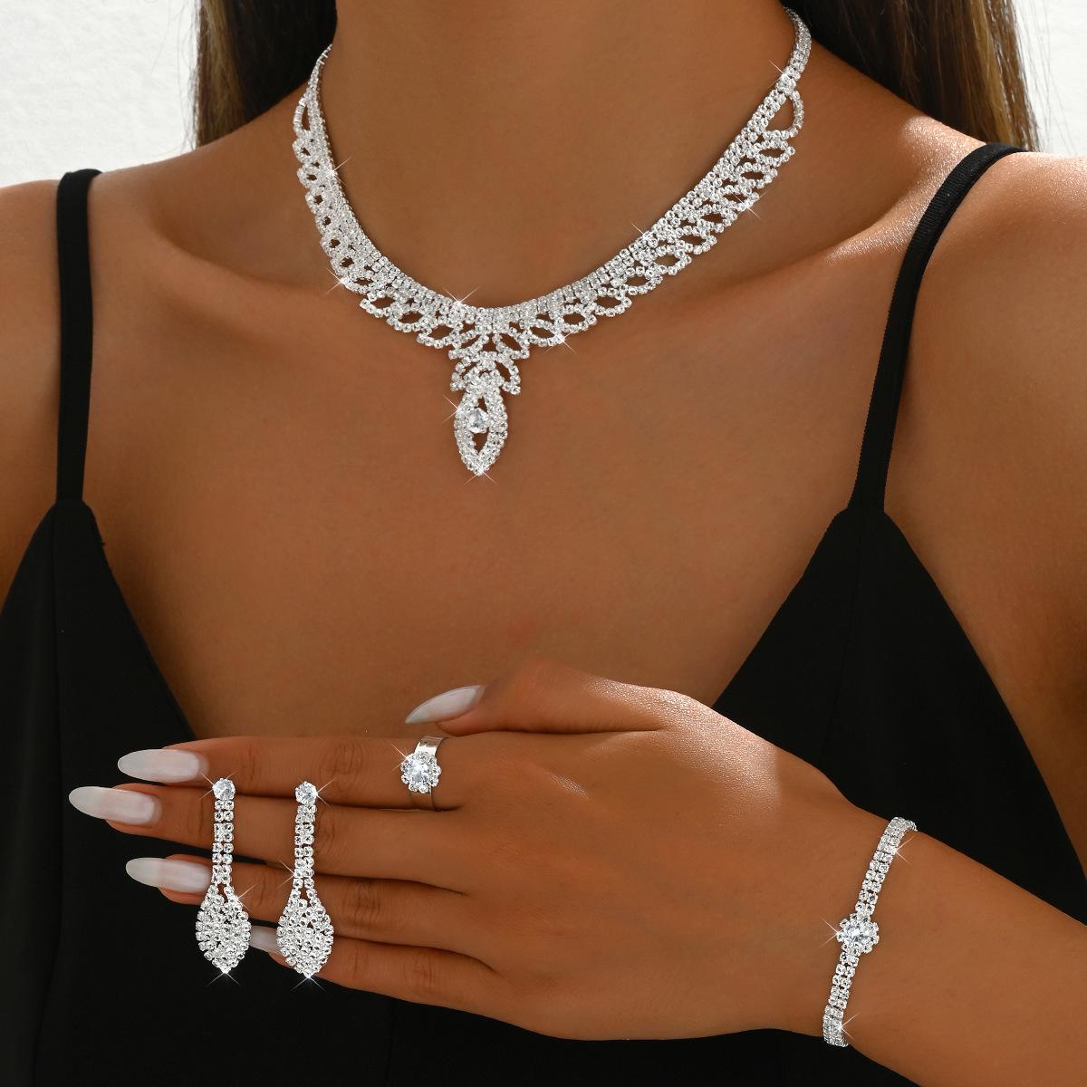 Hollow Leaf Necklace Earrings Bracelet Ring Four-Piece Set Bridal Wedding Rhinestone Accessories
Hollow Leaf Necklace Earrings Bracelet Ring Four-Piece Set Bridal Wedding Rhinestone Accessories