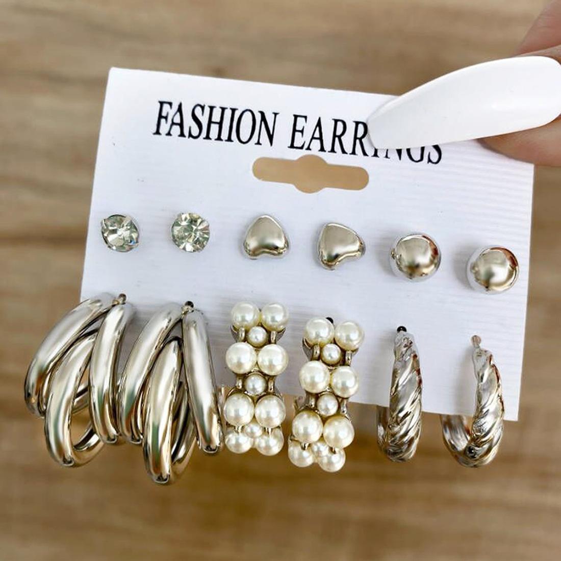 European and American hot-selling inlaid pearl man set earrings creative French retro gold silver earrings set
European and American hot-selling inlaid pearl man set earrings creative French retro gold silver earrings set