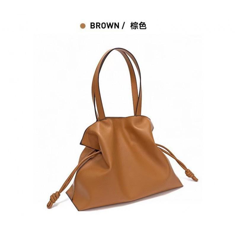 Simple Lazy Fashionable Cowhide Bag Niche Leather Pleated Shoulder Drawstring Tote Length 38 width 14 height 30cm коричневый
Simple Lazy Fashionable Cowhide Bag Niche Leather Pleated Shoulder Drawstring Tote Length 38 width 14 height 30cm коричневый