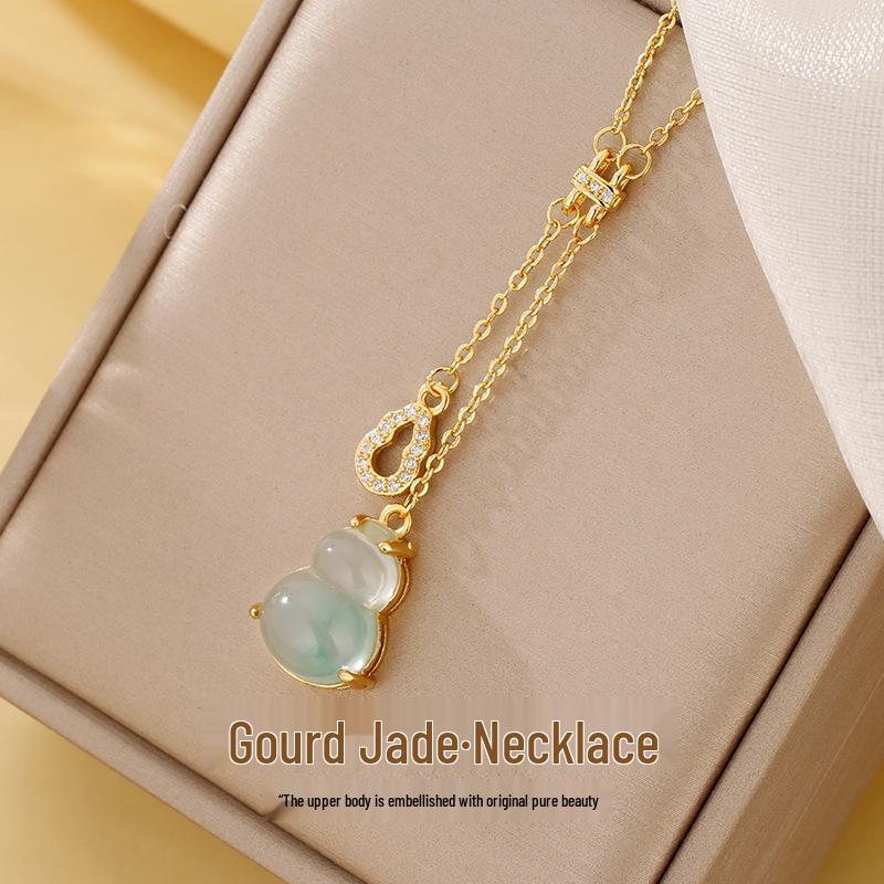 Green Jade Gourd Pendant Necklace: Retro Chinese Style Clavicle Chain for Women, High-End Summer Jewelry
Green Jade Gourd Pendant Necklace: Retro Chinese Style Clavicle Chain for Women, High-End Summer Jewelry