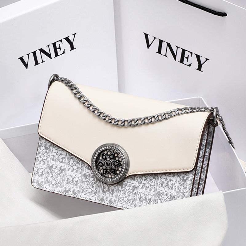 Bags women s autumn and winter new messenger bags light luxury niche high-end chain single shoulder underarm bags
Bags women s autumn and winter new messenger bags light luxury niche high-end chain single shoulder underarm bags