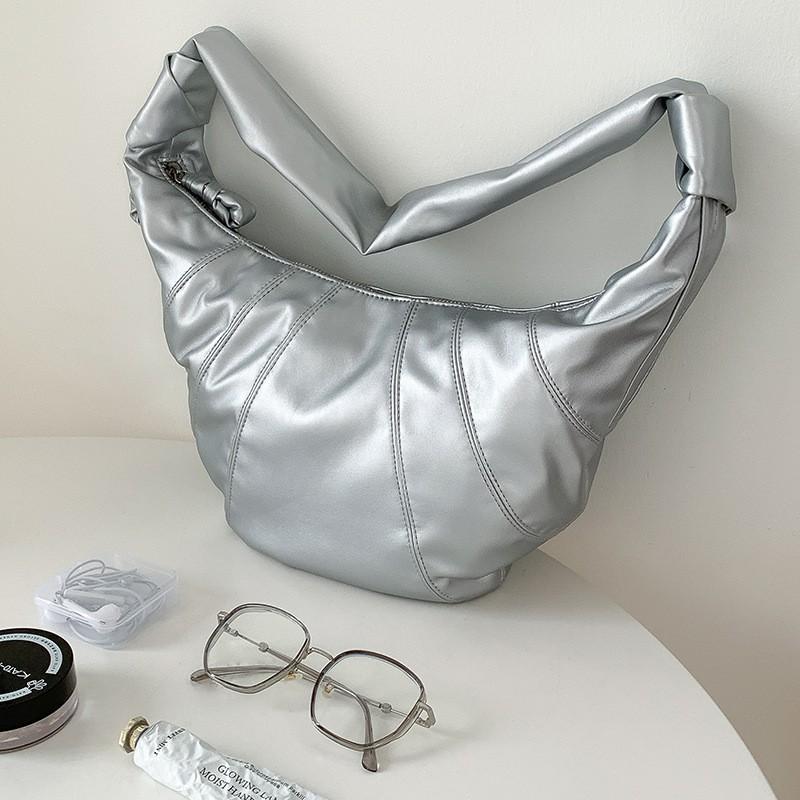 Processed Korean Retro High-end Soft Skin Dumpling Bag Large Capacity Female Simple Niche Ins Shoulder срібний
Processed Korean Retro High-end Soft Skin Dumpling Bag Large Capacity Female Simple Niche Ins Shoulder срібний