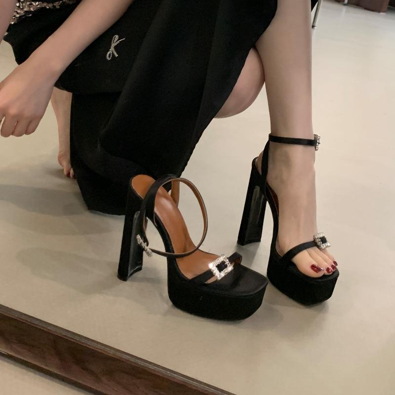 Мода Новый Стиль Летняя Мода Туфли на Платформе Узкий Ремешок Квадратный Носок Женские Сандалии Ремешок с Пряжкой Вечерние Туфли для Платья Zapatos Mujer 42 чёрный
Мода Новый Стиль Летняя Мода Туфли на Платформе Узкий Ремешок Квадратный Носок Женские Сандалии Ремешок с Пряжкой Вечерние Туфли для Платья Zapatos Mujer 42 чёрный