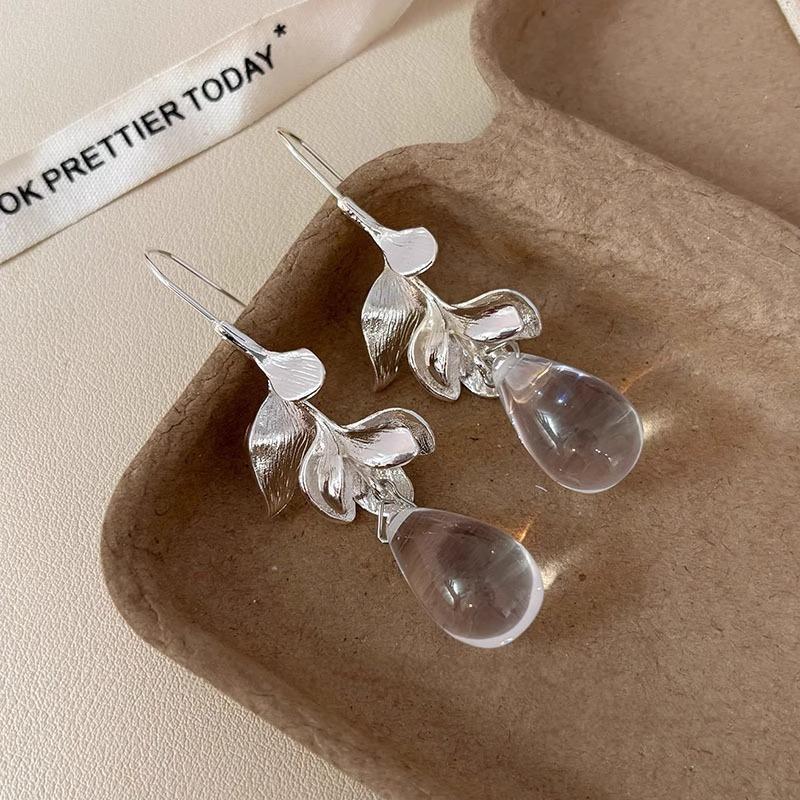 Женские ретро-серьги с листьями в крутом стиле 1 pair of earrings
Женские ретро-серьги с листьями в крутом стиле 1 pair of earrings