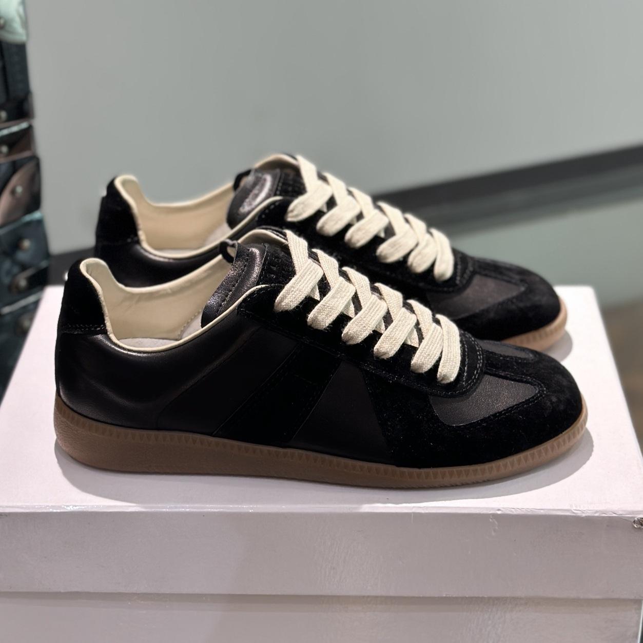 Універсальні повсякденні кросівки для пари в ретро-стилі, з м якою підошвою, натуральної шкіри, зі шнурівкою та без. 43
Універсальні повсякденні кросівки для пари в ретро-стилі, з м якою підошвою, натуральної шкіри, зі шнурівкою та без. 43