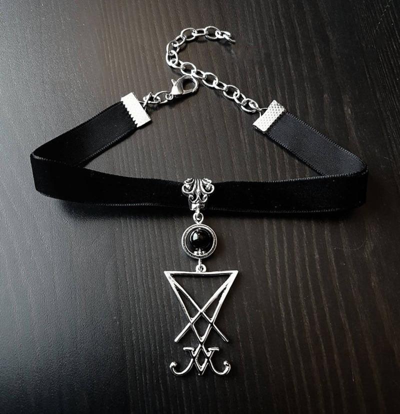 Retro Sliver Color Fallen Angel Evil Forces Satan s Seal Lucifer Sigil Pendant Black Velvet Necklace for Women Halloween Jewelry срібний
Retro Sliver Color Fallen Angel Evil Forces Satan s Seal Lucifer Sigil Pendant Black Velvet Necklace for Women Halloween Jewelry срібний