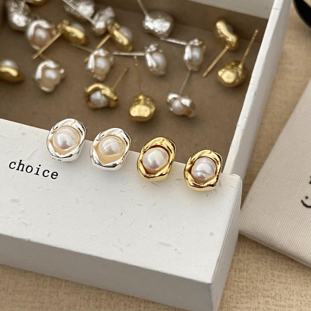 Women s Light Luxury Freshwater Pearl Stud Earrings - Autumn/Winter Mori Style, High-End Simple Design
Women s Light Luxury Freshwater Pearl Stud Earrings - Autumn/Winter Mori Style, High-End Simple Design