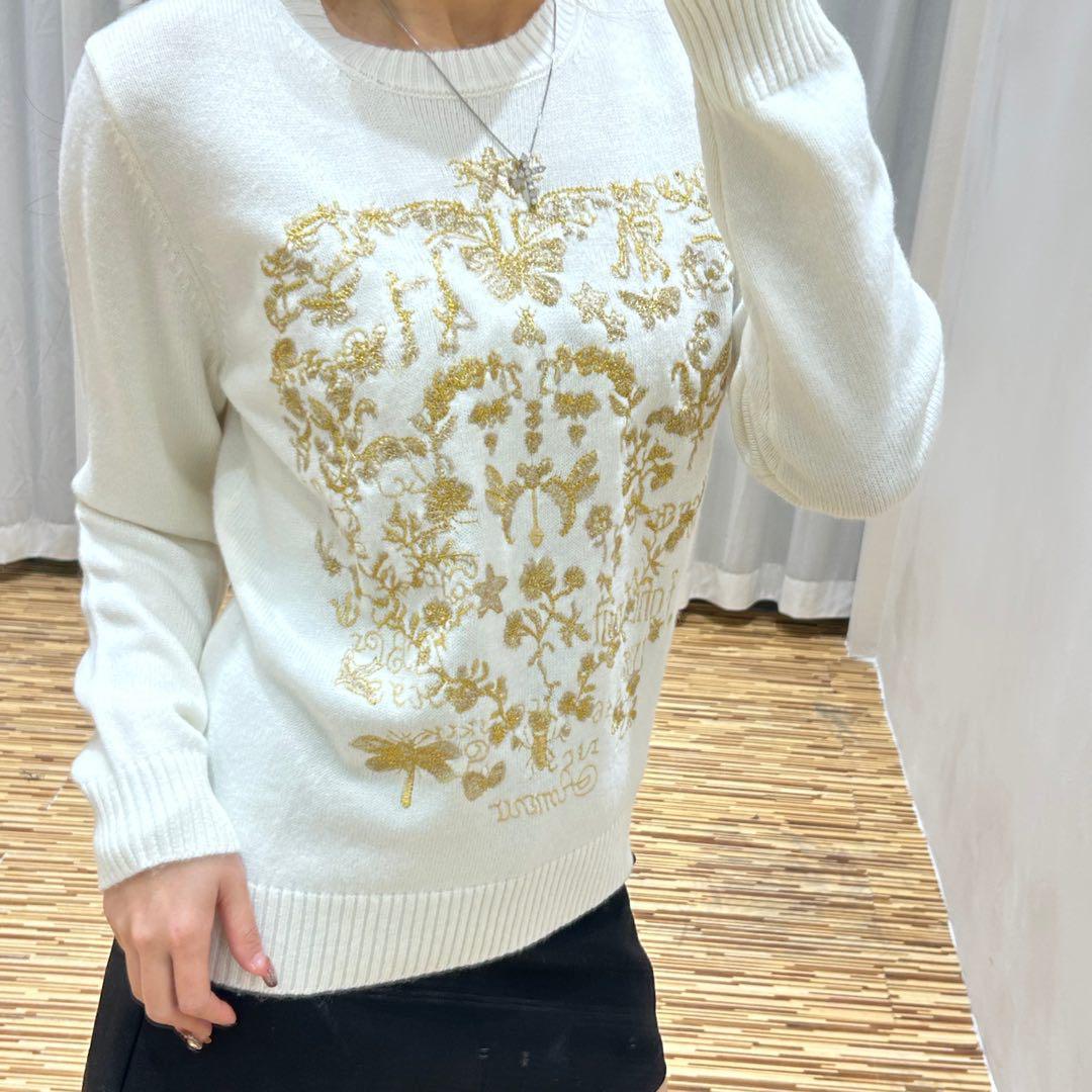 European Style Cashmere Sweater with Gold Thread Embroidery and Floral Butterfly Design Large
European Style Cashmere Sweater with Gold Thread Embroidery and Floral Butterfly Design Large