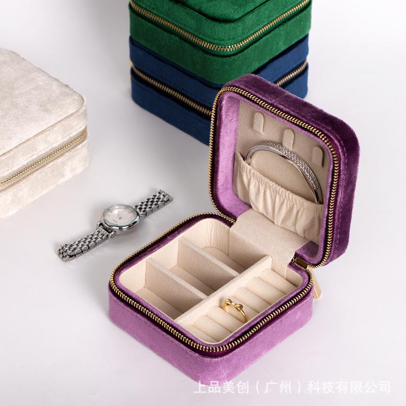 +top-quality Creative Jewelry Storage Box Portable Travel Earrings Rings Necklaces Flocking 10x10x5cm синій
+top-quality Creative Jewelry Storage Box Portable Travel Earrings Rings Necklaces Flocking 10x10x5cm синій