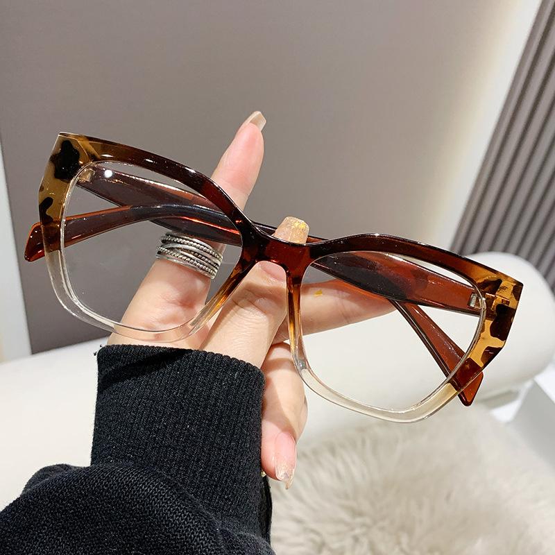 Anti-blue Light Glasses Fashionable Eye Frame Eyeglasses Transparent Sunglasses Ins Trend UV400 For Eye Fashion
Anti-blue Light Glasses Fashionable Eye Frame Eyeglasses Transparent Sunglasses Ins Trend UV400 For Eye Fashion