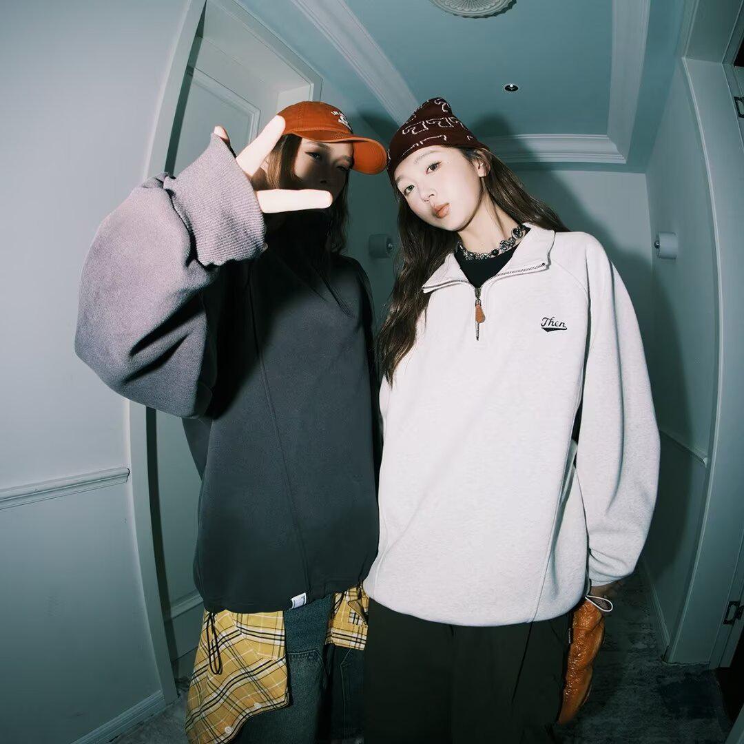 Unisex Heavyweight Raglan Sweatshirt with Embroidered Letter and Stand-Up Collar for Autumn/Winter XL
Unisex Heavyweight Raglan Sweatshirt with Embroidered Letter and Stand-Up Collar for Autumn/Winter XL