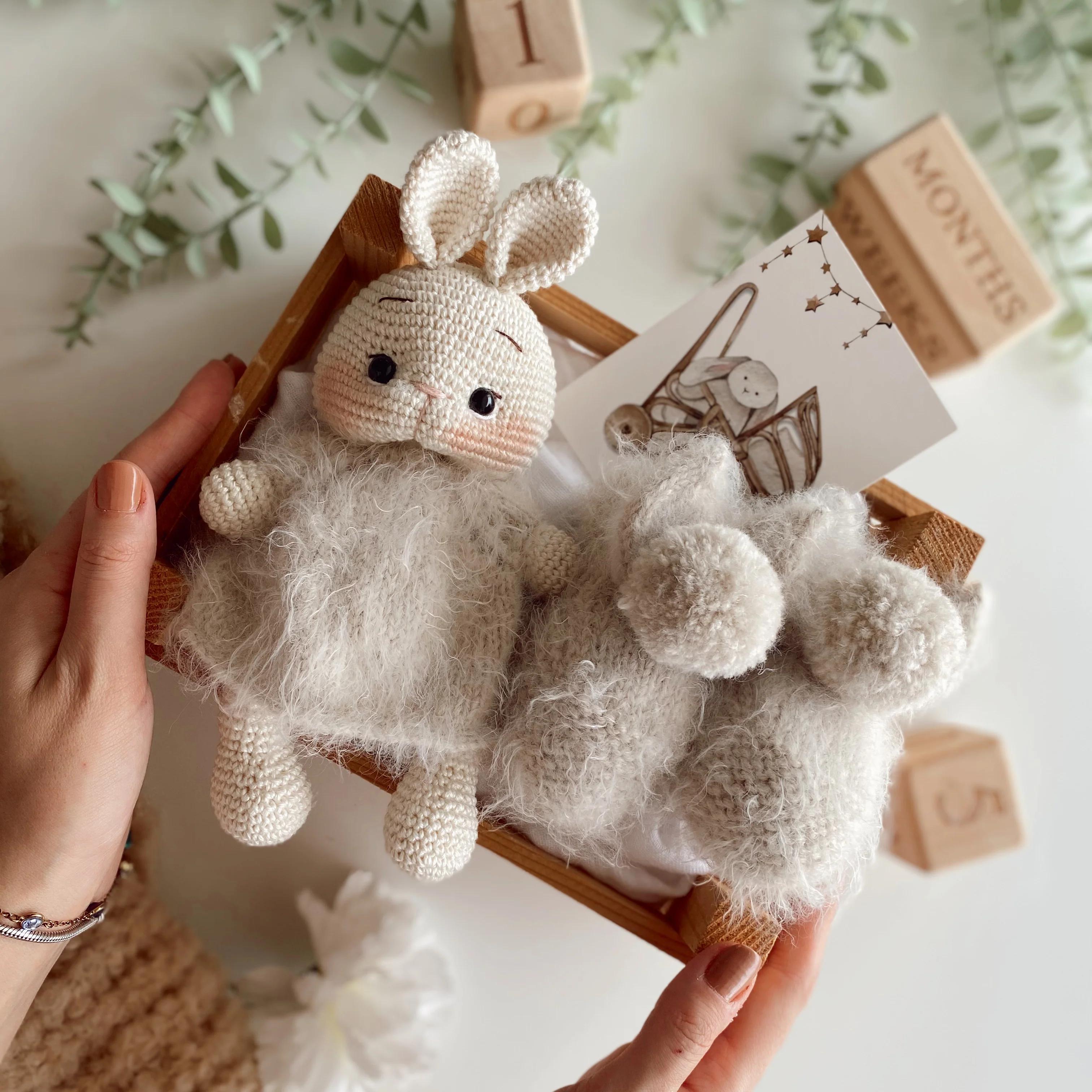 Игрушка в подарочной коробке с кроликом амигуруми, хороший подарок для ваших детей, игрушка ручной работы, вязальная игрушка, амигуруми, безопасная и полезная игрушка
Игрушка в подарочной коробке с кроликом амигуруми, хороший подарок для ваших детей, игрушка ручной работы, вязальная игрушка, амигуруми, безопасная и полезная игрушка