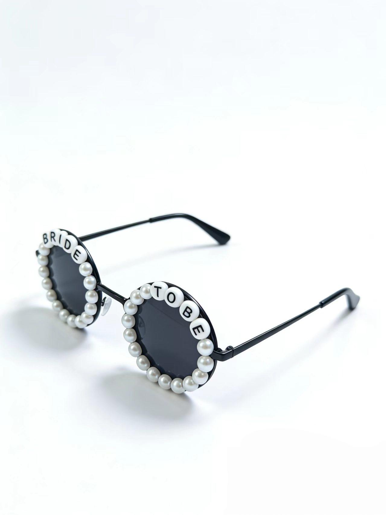 Pearl Decorated Round Sunglasses Bride To Be Letter Design Bridal Party Sunglasses Bachelorette Party Supplies For Ladies KJ118
Pearl Decorated Round Sunglasses Bride To Be Letter Design Bridal Party Sunglasses Bachelorette Party Supplies For Ladies KJ118