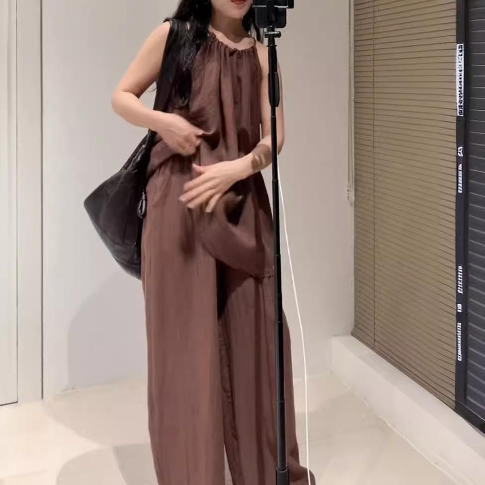 Льняной топ-халтер с завязками на шее и брюки One Size
Льняной топ-халтер с завязками на шее и брюки One Size