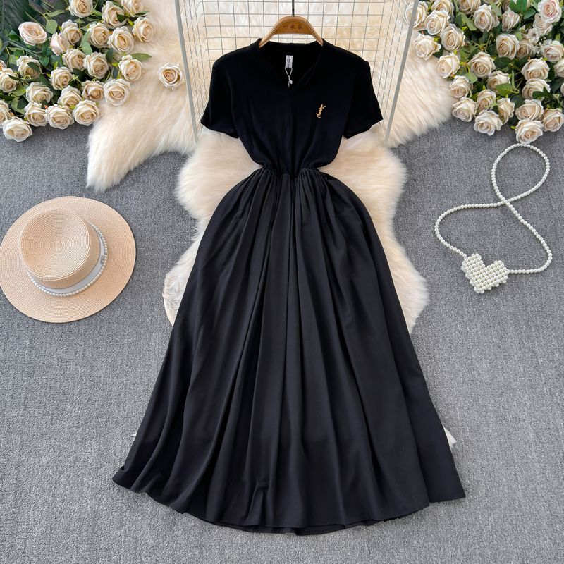 French Style V-neck Hepburn Wind Black Dress Women s Summer 2024 New Arrival Temperament Goddess Style Fancy Long Dress Black L
French Style V-neck Hepburn Wind Black Dress Women s Summer 2024 New Arrival Temperament Goddess Style Fancy Long Dress Black L