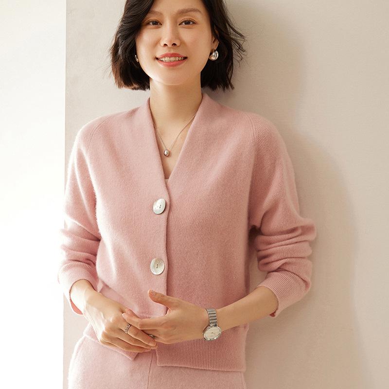 Женский кардиган из шерсти с V-образным вырезом: Осенне-зимнее пальто-свитер из кашемира с длинным рукавом, свободного кроя, стройнящее. Large
Женский кардиган из шерсти с V-образным вырезом: Осенне-зимнее пальто-свитер из кашемира с длинным рукавом, свободного кроя, стройнящее. Large