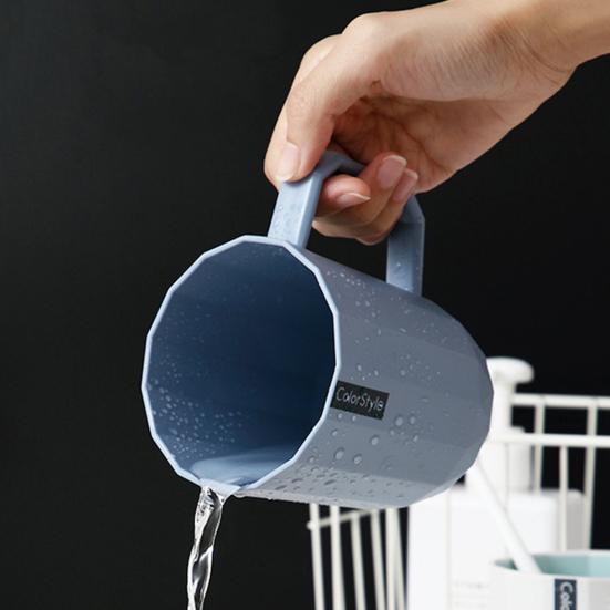 Чашка для зубной щетки на 400 мл, контрастный цвет в скандинавском стиле, большая емкость с ручкой, нескользящая, гладкая, широкого калибра, бытовой держатель для зубной щетки для ванной комнаты
Чашка для зубной щетки на 400 мл, контрастный цвет в скандинавском стиле, большая емкость с ручкой, нескользящая, гладкая, широкого калибра, бытовой держатель для зубной щетки для ванной комнаты