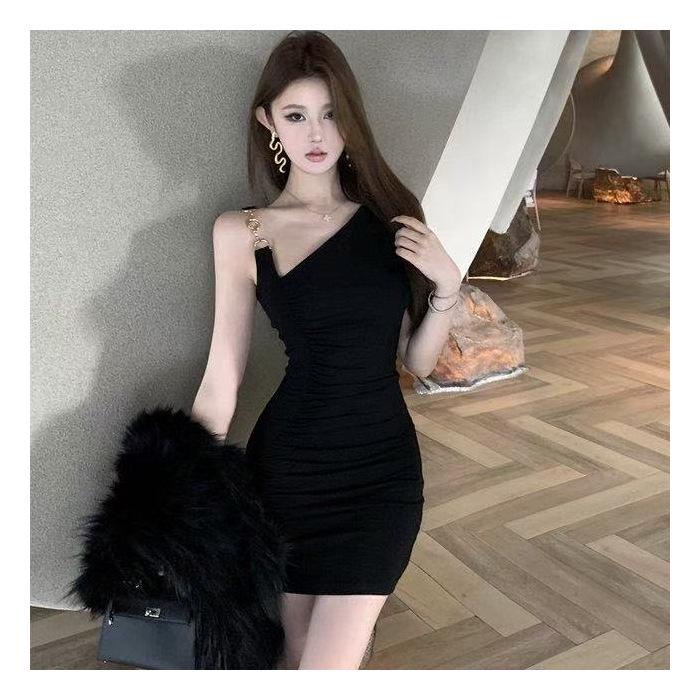 Women s Black One-Shoulder Metal Strap Dress - French Luxury Style, Hip-Hugging Skirt S
Women s Black One-Shoulder Metal Strap Dress - French Luxury Style, Hip-Hugging Skirt S
