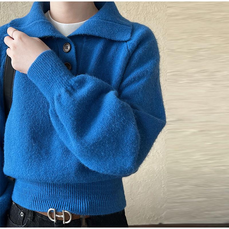 Элегантный воротник поло вязаный свитер женский повседневный свободный пуловер с длинными рукавами женский осенний мягкий однотонный повседневный стиль верхняя одежда топы One Size синий
Элегантный воротник поло вязаный свитер женский повседневный свободный пуловер с длинными рукавами женский осенний мягкий однотонный повседневный стиль верхняя одежда топы One Size синий