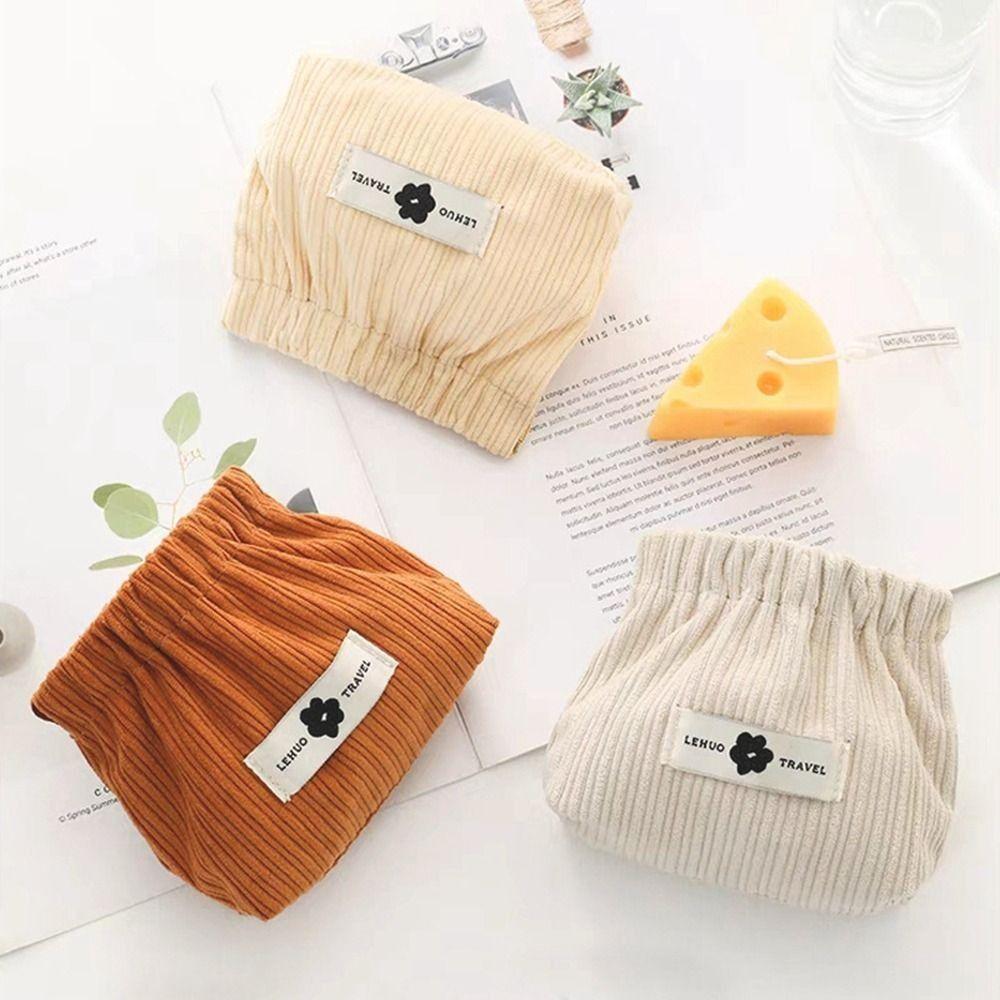 Corduroy Mini Cosmetic Bag Makeup Bag Leaf Spring Bag Portable Lipstick Storage Bag Travel зелёный
Corduroy Mini Cosmetic Bag Makeup Bag Leaf Spring Bag Portable Lipstick Storage Bag Travel зелёный
