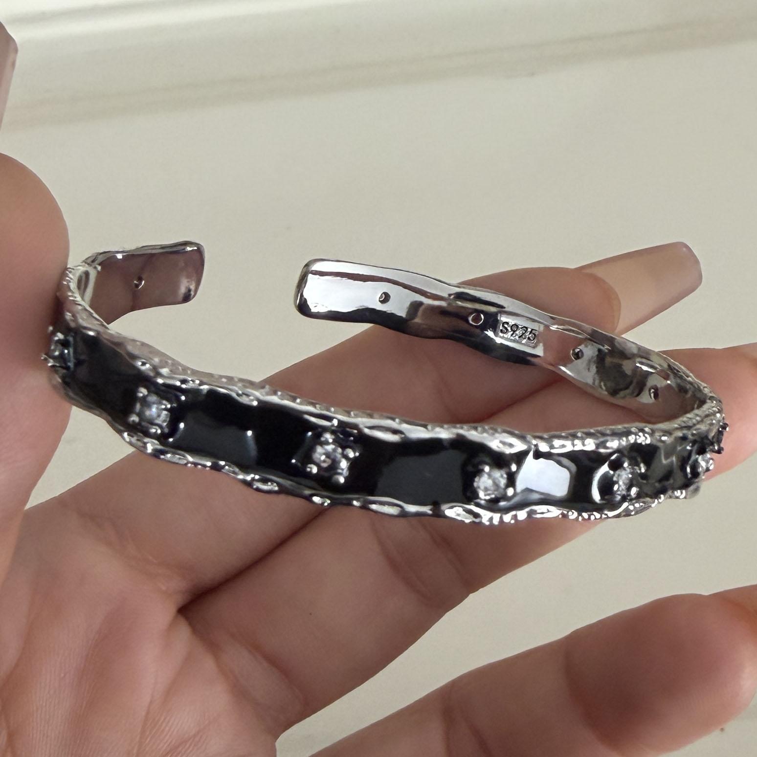 100% Solid 925 Sterling Silver Retro Bracelet for Women Men Vintage Handmade Black Zircon Simple Bracelet Birthday Gift
100% Solid 925 Sterling Silver Retro Bracelet for Women Men Vintage Handmade Black Zircon Simple Bracelet Birthday Gift