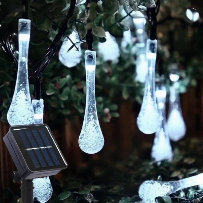 Solar Powered Water Drop String Lights LED Raindrop Fairy Lights Outdoor for Garden Yard Patio Christmas Wedding Birthday Decor 5M 20LEDs білий
Solar Powered Water Drop String Lights LED Raindrop Fairy Lights Outdoor for Garden Yard Patio Christmas Wedding Birthday Decor 5M 20LEDs білий