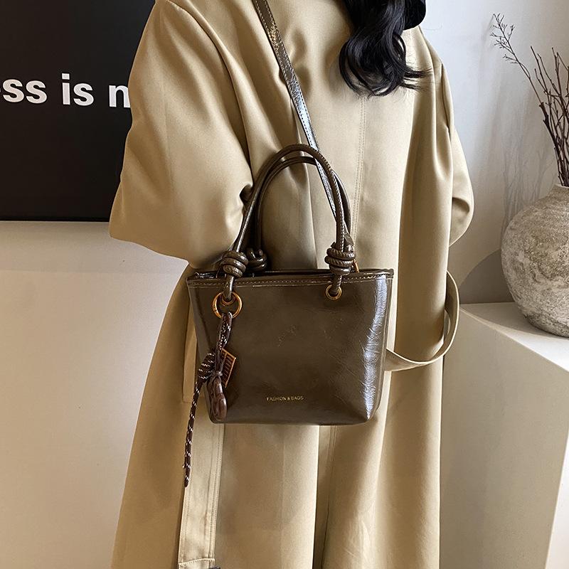 This year s popular bags women s autumn and winter retro 2025 new fashion niche shoulder crossbody bucket bag 24*9.5*17 оливковое зеленый
This year s popular bags women s autumn and winter retro 2025 new fashion niche shoulder crossbody bucket bag 24*9.5*17 оливковое зеленый