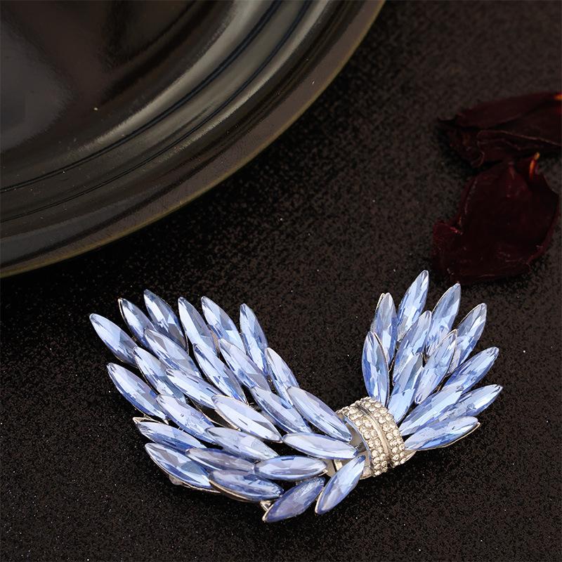 Брошь в виде крыла ангела с нишевым дизайном, роскошная хрустальная анти-световая брошь с темпераментом, булавка для воротника одежды
Брошь в виде крыла ангела с нишевым дизайном, роскошная хрустальная анти-световая брошь с темпераментом, булавка для воротника одежды