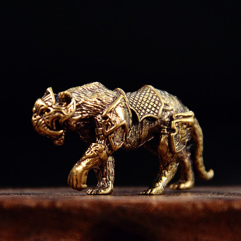 Bronze Saber-Toothed Tiger Paperweight Bookends Solid Bronze Tiger Handhold Ornament Desk Decoration Ancient Tea Pet China Mainland
Bronze Saber-Toothed Tiger Paperweight Bookends Solid Bronze Tiger Handhold Ornament Desk Decoration Ancient Tea Pet China Mainland