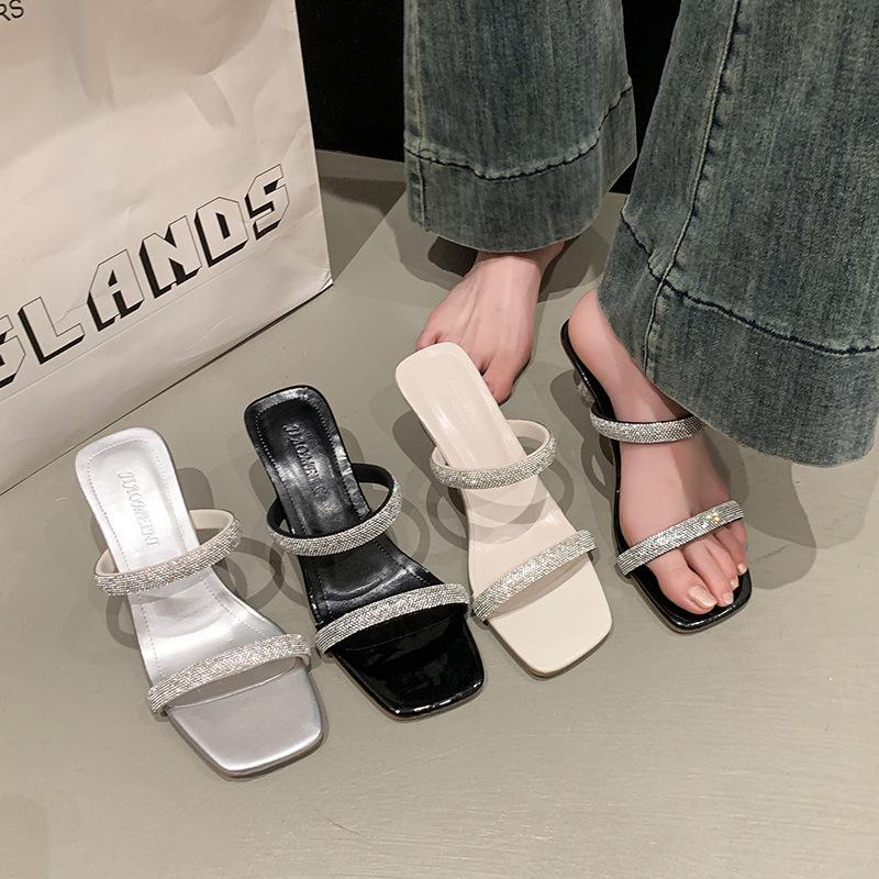 Small sandals to wear outside 2025 summer new niche high-end rhinestone thick-heeled high-heeled shoes 40 срібний
Small sandals to wear outside 2025 summer new niche high-end rhinestone thick-heeled high-heeled shoes 40 срібний