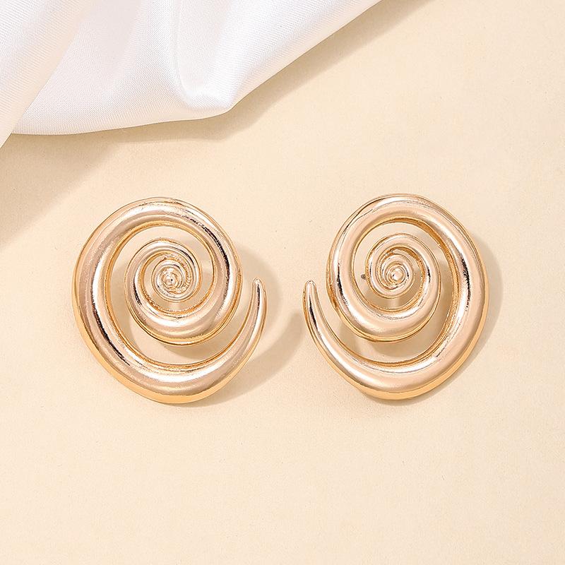 Vintage Gold Color Spiral Texture Stud Earrings For Women Exaggerated Metal Glossy Hollow Charm Earrings Zircon Gift
Vintage Gold Color Spiral Texture Stud Earrings For Women Exaggerated Metal Glossy Hollow Charm Earrings Zircon Gift