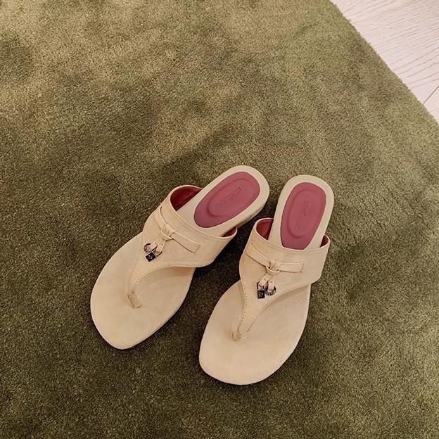 French temperament herringbone with fringed outer wear versatile low-heeled cool slippers women s sandals spring and summer 34
French temperament herringbone with fringed outer wear versatile low-heeled cool slippers women s sandals spring and summer 34