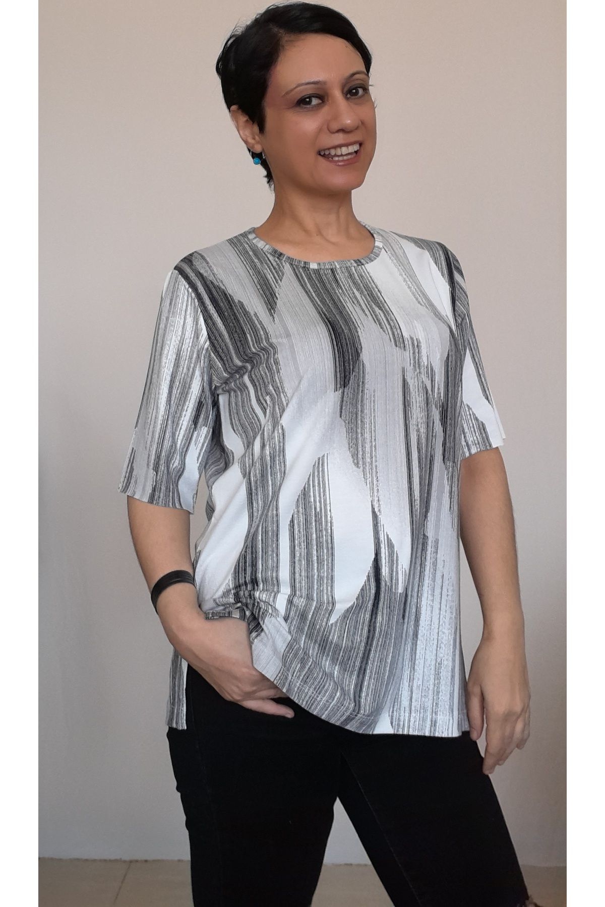 Женская стильная футболка большого размера с круглым вырезом, белая, черная, с рисунком, футболка из чесаного хлопка и вискозы 2XL/3XL 
Женская стильная футболка большого размера с круглым вырезом, белая, черная, с рисунком, футболка из чесаного хлопка и вискозы 2XL/3XL